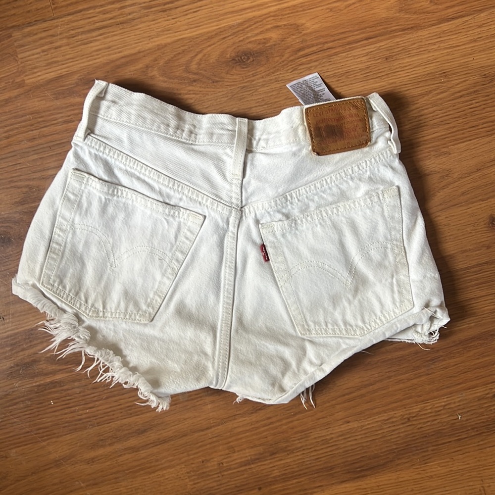 White Mid Rise Levis Shorts - Picture 2 of 5